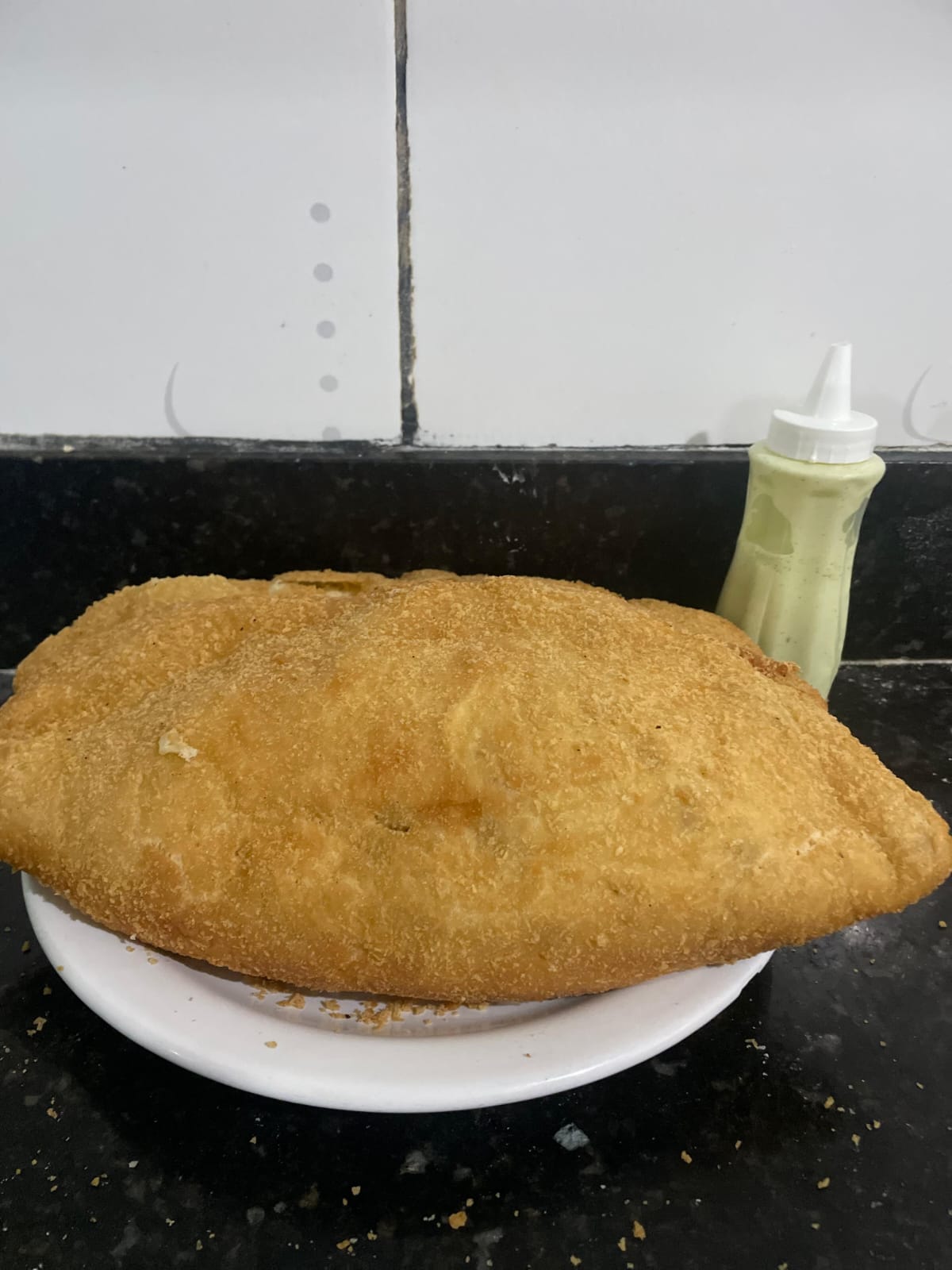 Foto real de um pastel grande inteiro, enviada pela Pastelão da Rose